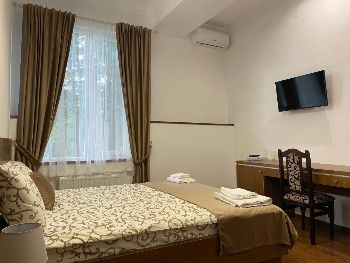 Grand Hotel Mohyliv-Podilskyi Esterno foto